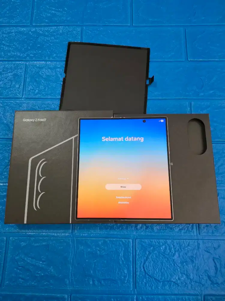 Samsung Z Fold 7 5G SILVER New CEK UNIT Blm Terpakai Garansi 1 Thn