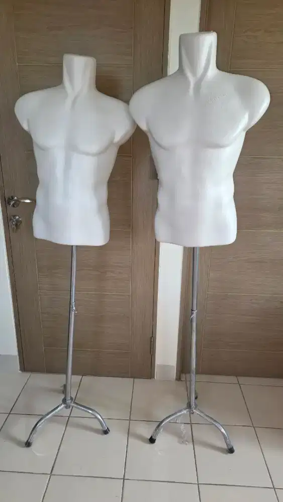 Manekin setengah badan pria