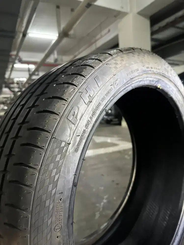Ban accelera PHI 255/40 R20