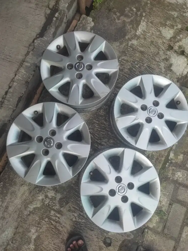 Jual velg nissan march original r15