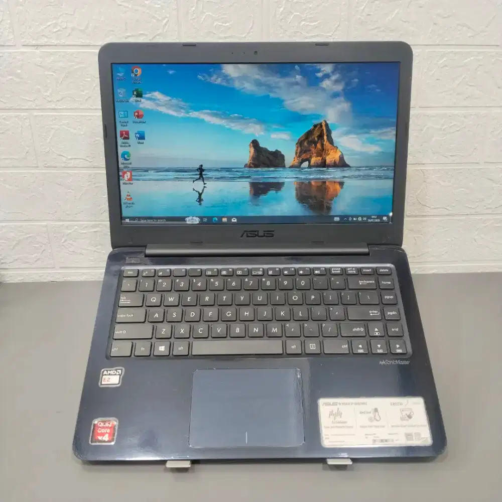 Laptop Asus VivoBook E402W AMD E-2 RAM 4GB HDD 500GB