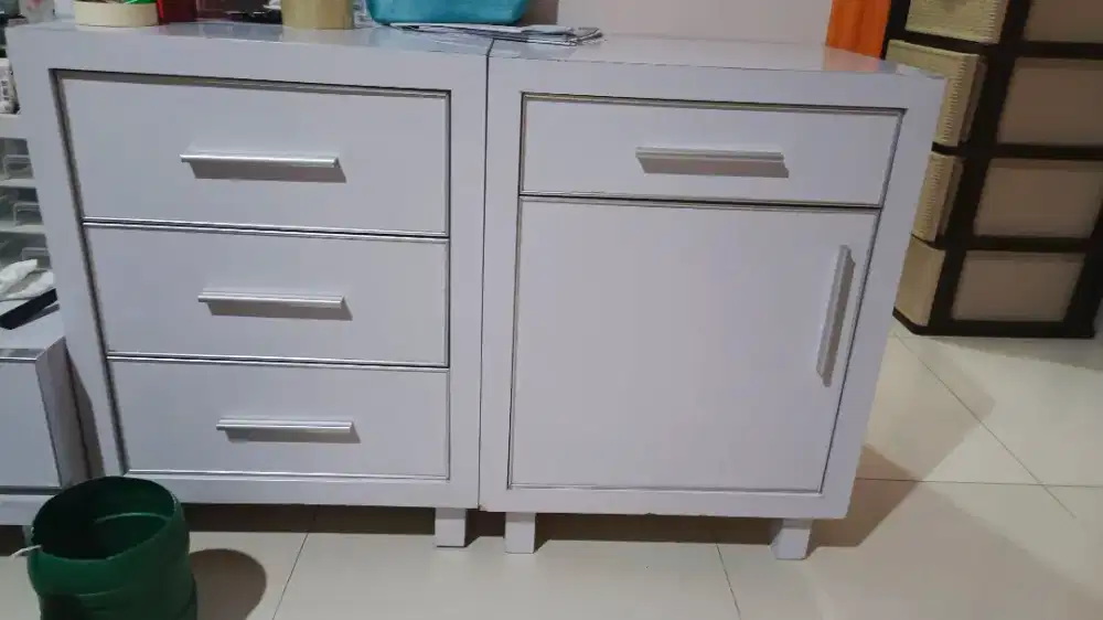 Nakas/lemari kecil tempat tidur bekas/second 1 set