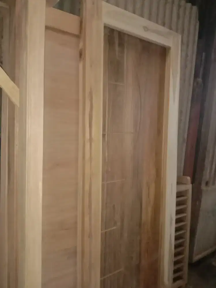 Kusen + pintu nya ready dari kayu bekas Meranti oven berkualitas