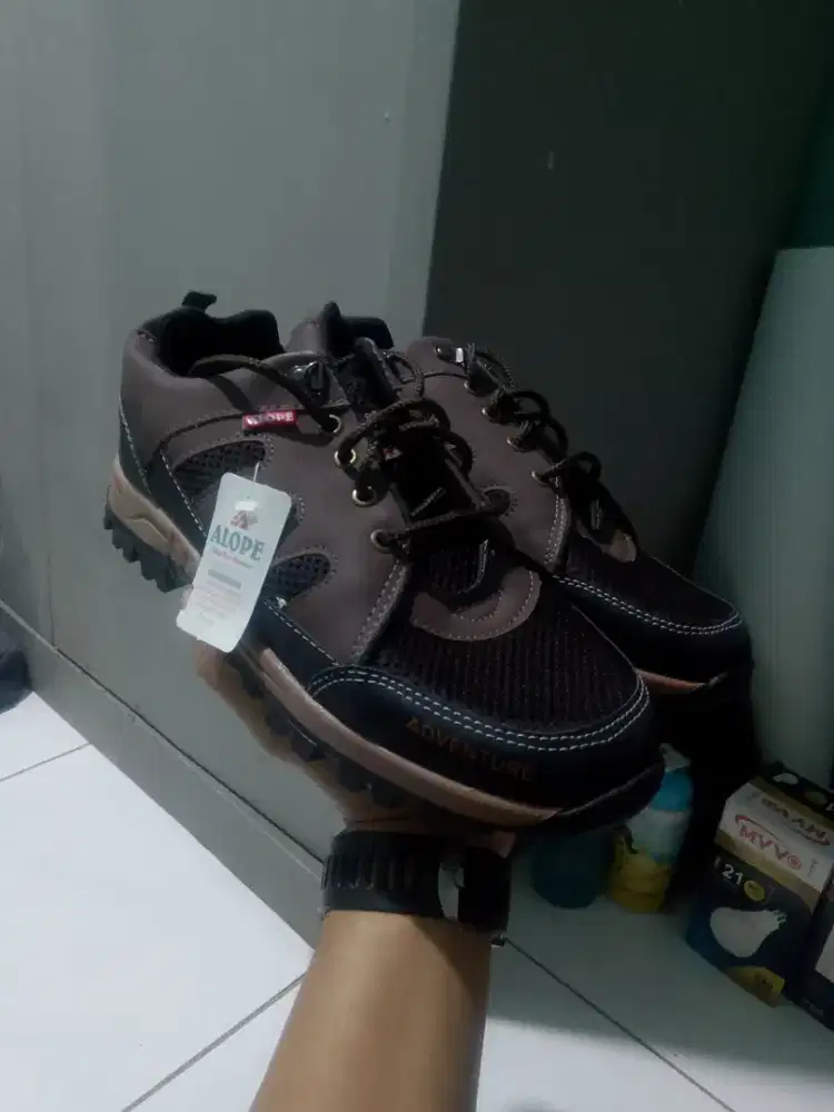 Sepatu outdoor harian