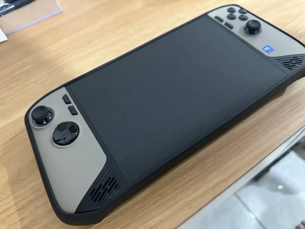 MSI CLAW 8 AI+ ULTRA 7 258V 32GB 1TB 8.0 WUXGA 120HZ IPS 100SRGB W11