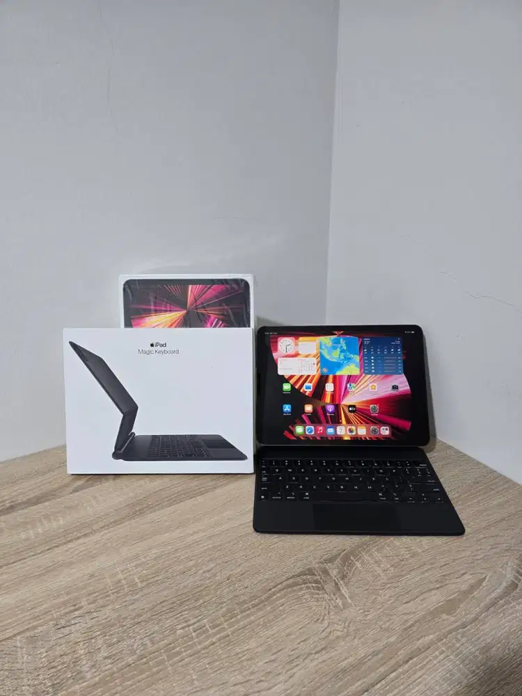 iPad Pro M1 11 128GB 128 GB Wifi Only Ex Resmi iBox + Magic Keyboard