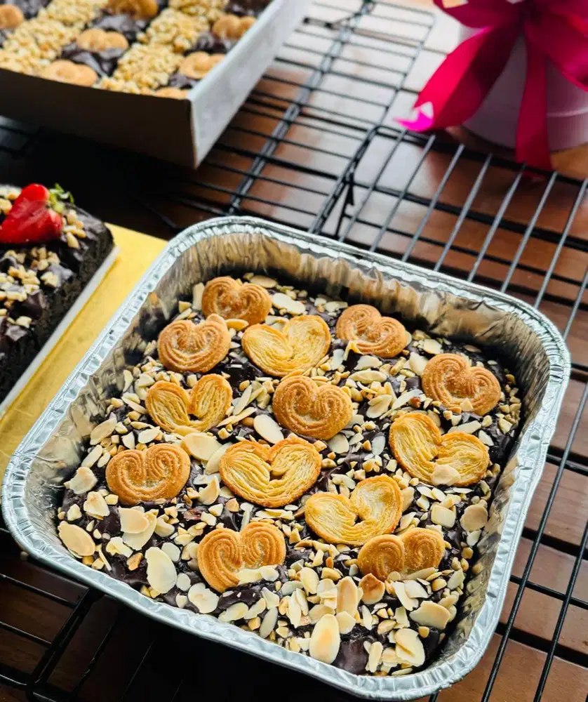 BROWNIES HIAS UK 20X20