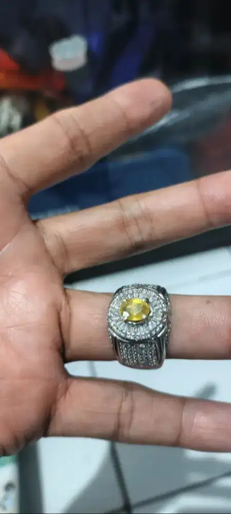 Batu yellow safir