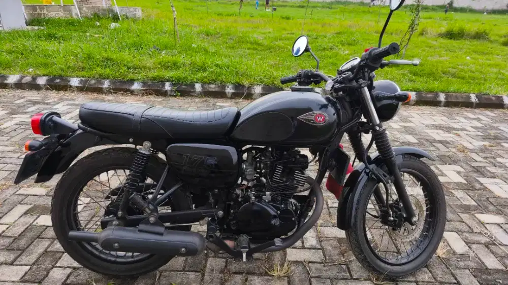 Kawasaki W175 Black Style 2022 – Mulus Terawat – Siap Nongkrong!