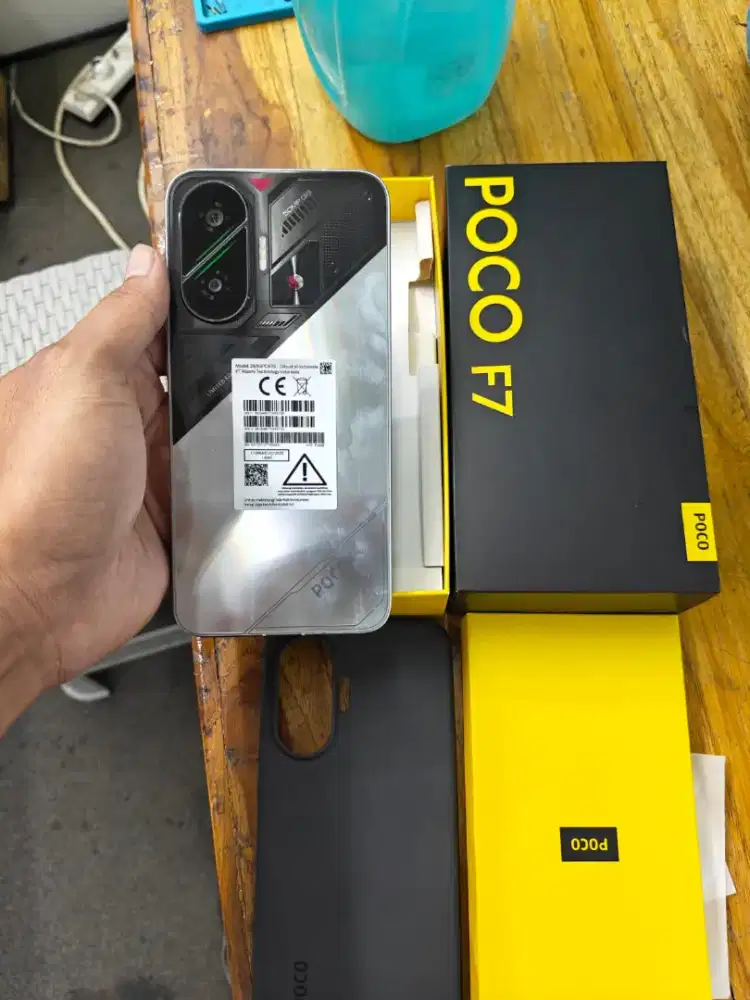Poco f7 12/512gb