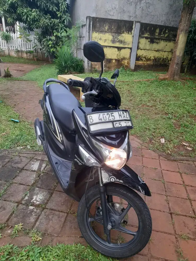 Honda beat pop hitam tahun 2015