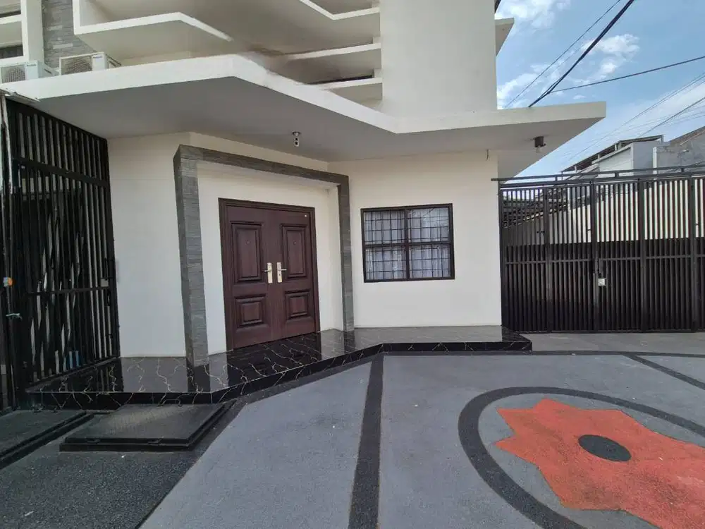 Rumah Hook Bagus Dekat Taman Regol Dan Buah Batu