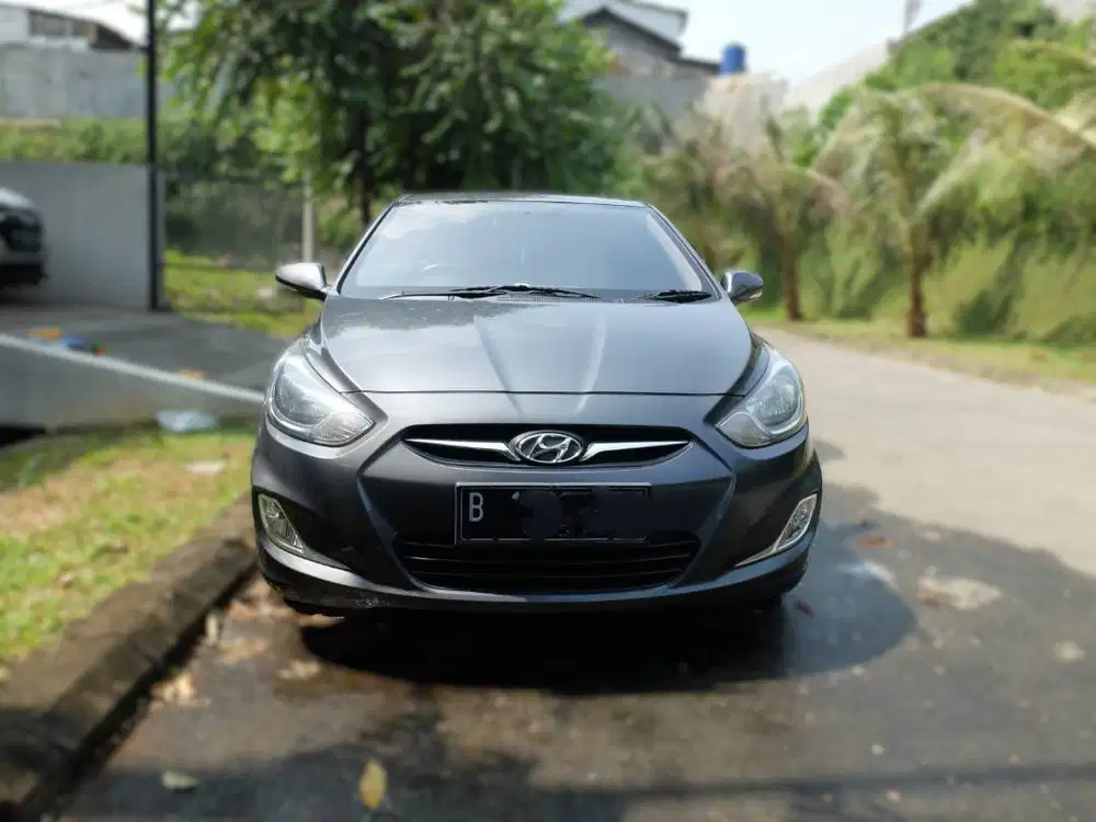 Hyundai Grand Avega 2012 1.4 GL Bensin Manual Abu2 metalik