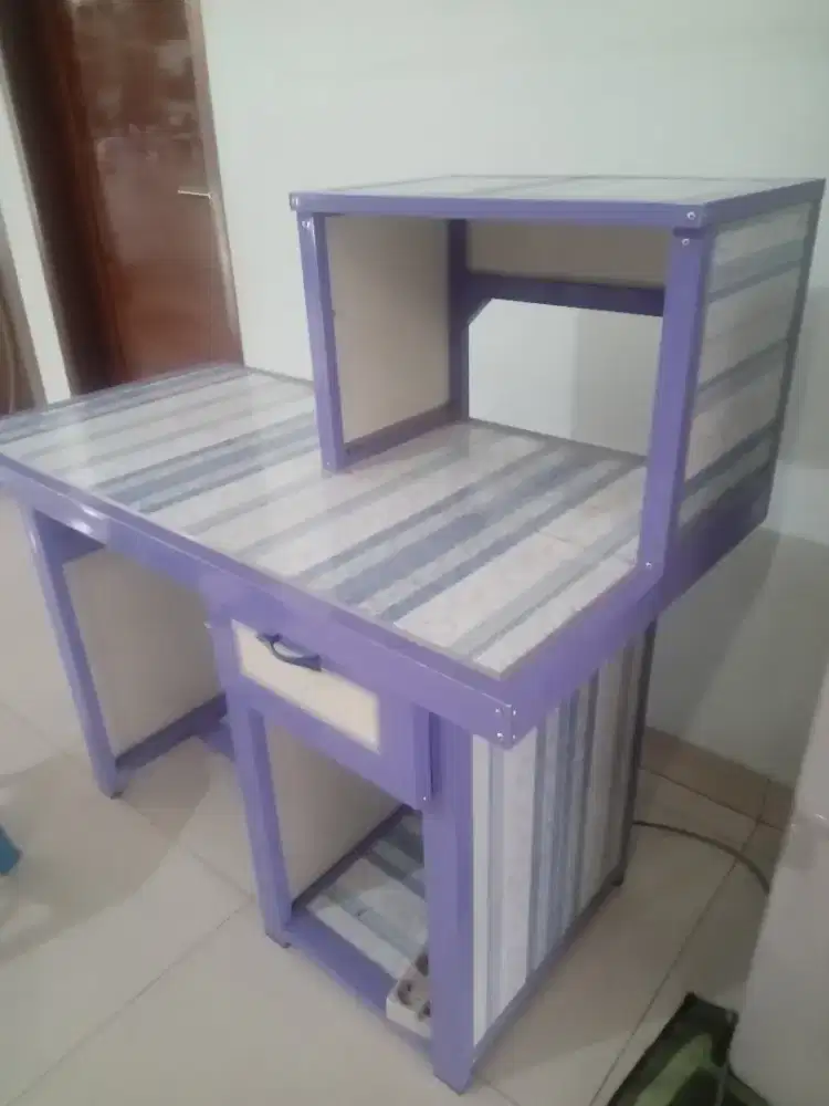 Rak komputer / meja belajar anak mulus