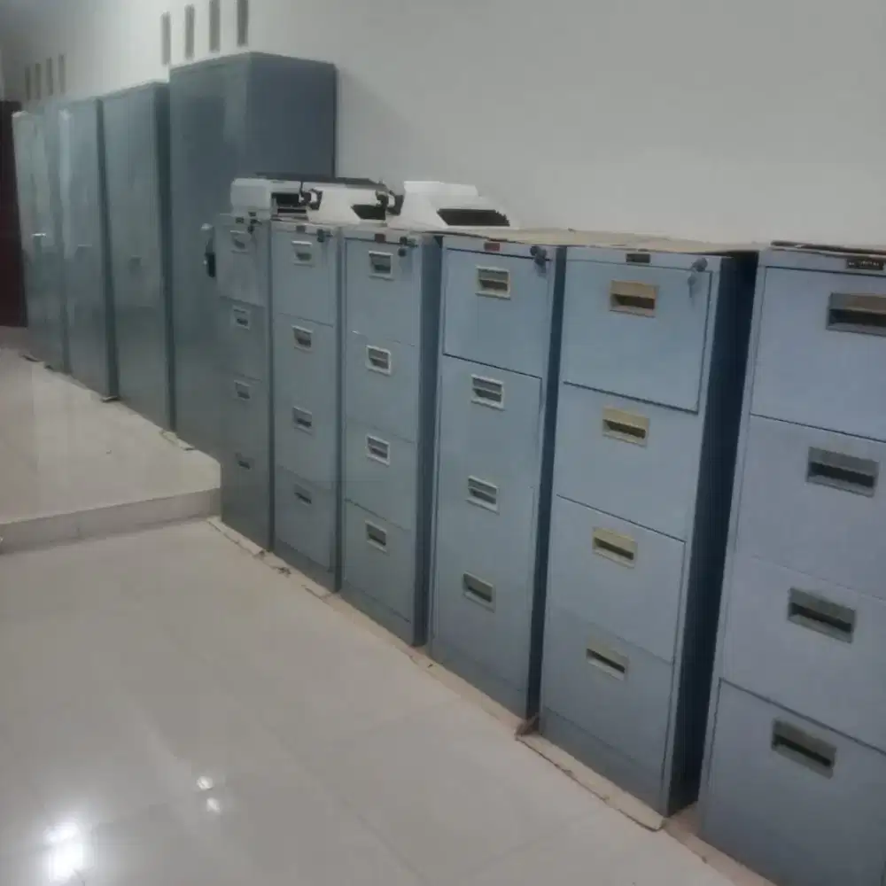 Filing Cabinet 4 laci Dijual. Hrg 700 rb