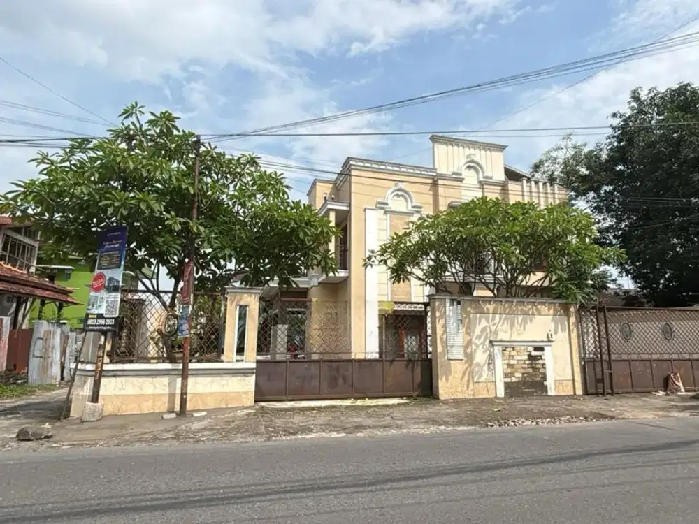 Disewakan Rumah 2 Lantai Parkiran Muat 8 Mobil Area Banguntapan