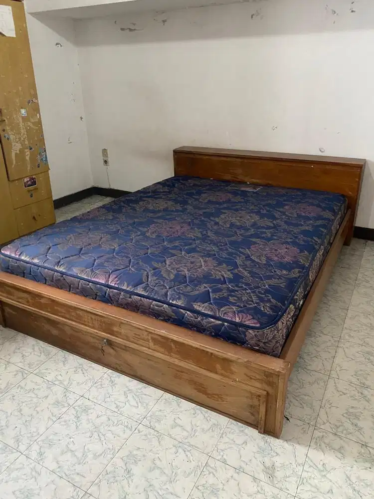 Dipan jati dan kasur spring bed