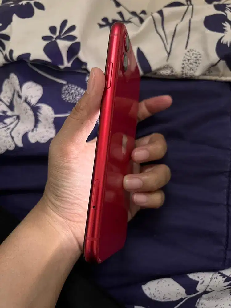 Dijual iphone 11 Red