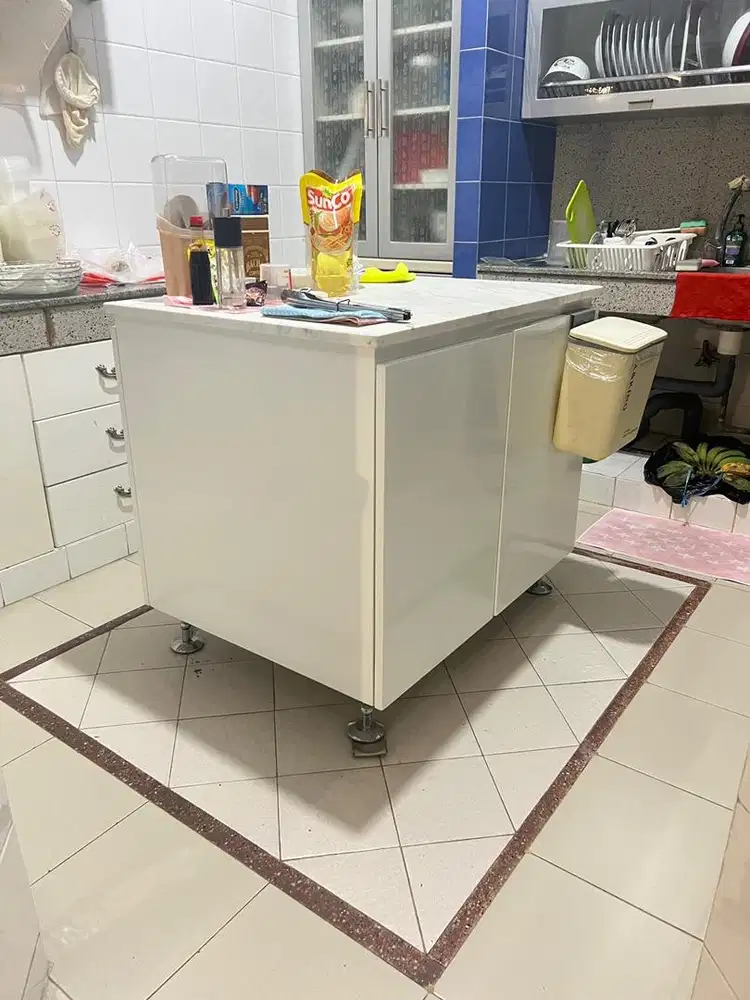 Meja tengah/Island Dapur
