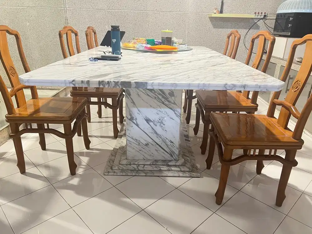 Meja Makan marmer putih