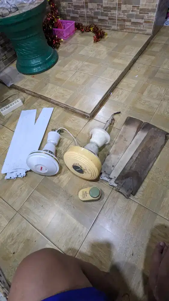 kipas angin gantung merek potensial dan Sanex masih bagus,