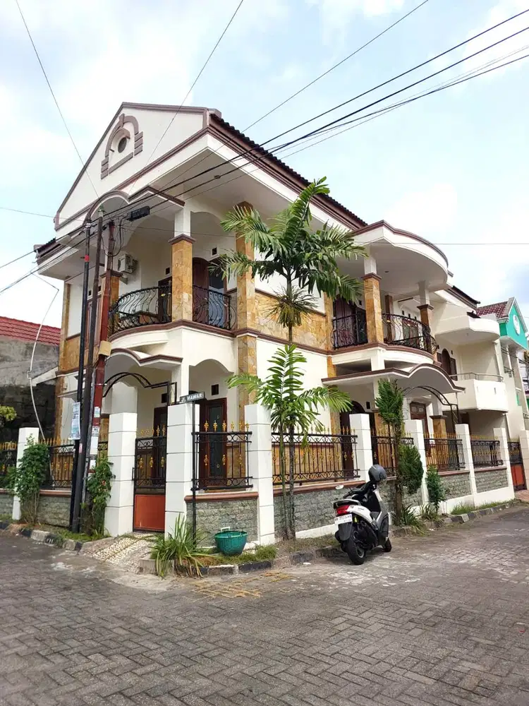 Rumah Mewah di Griya Perwita Wisata dekat Kampus UII