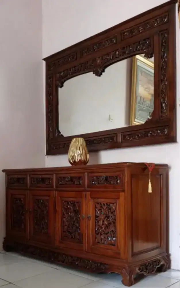 Satu set lemari dan cermin ukir palembang Kayu Jati