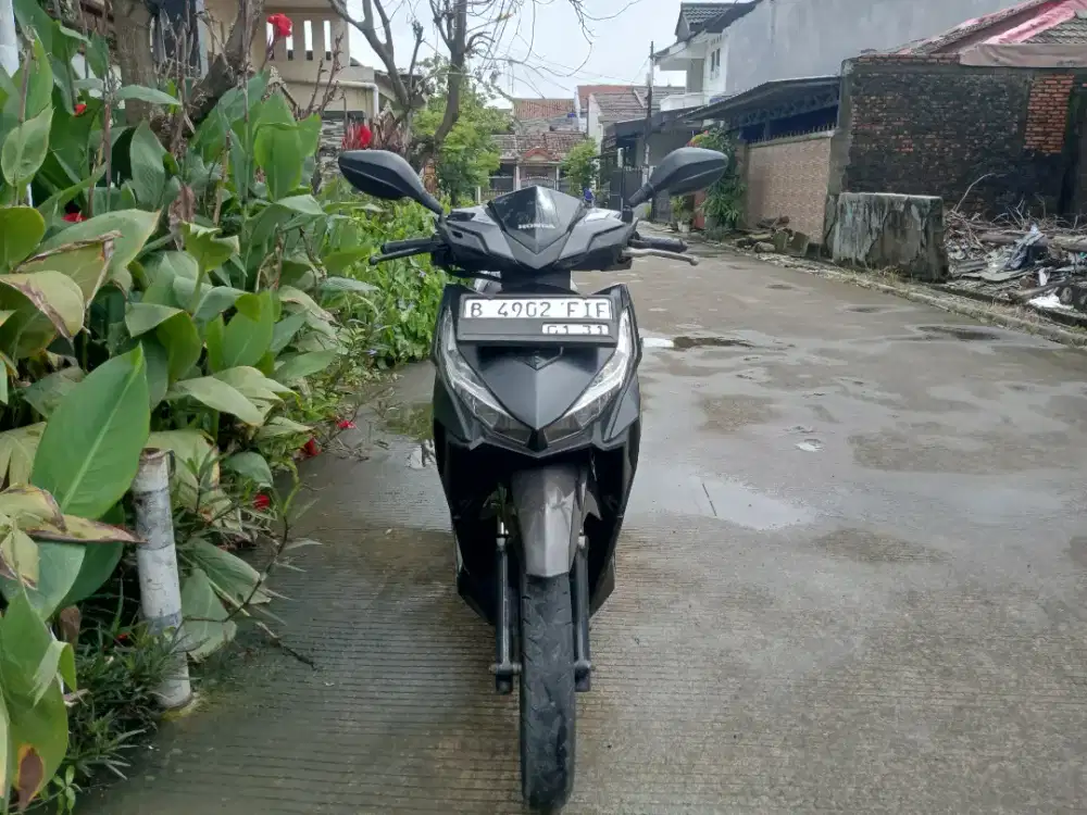 Vario 150 hitam