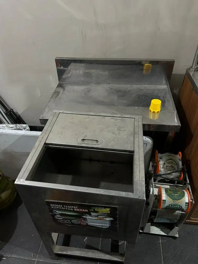 Meja dan Tempat Es Batu Stainless