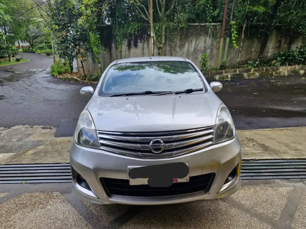 Nissan Grand Livina 1.5 Ultimate AT 2013 Silver Kota Bandung
