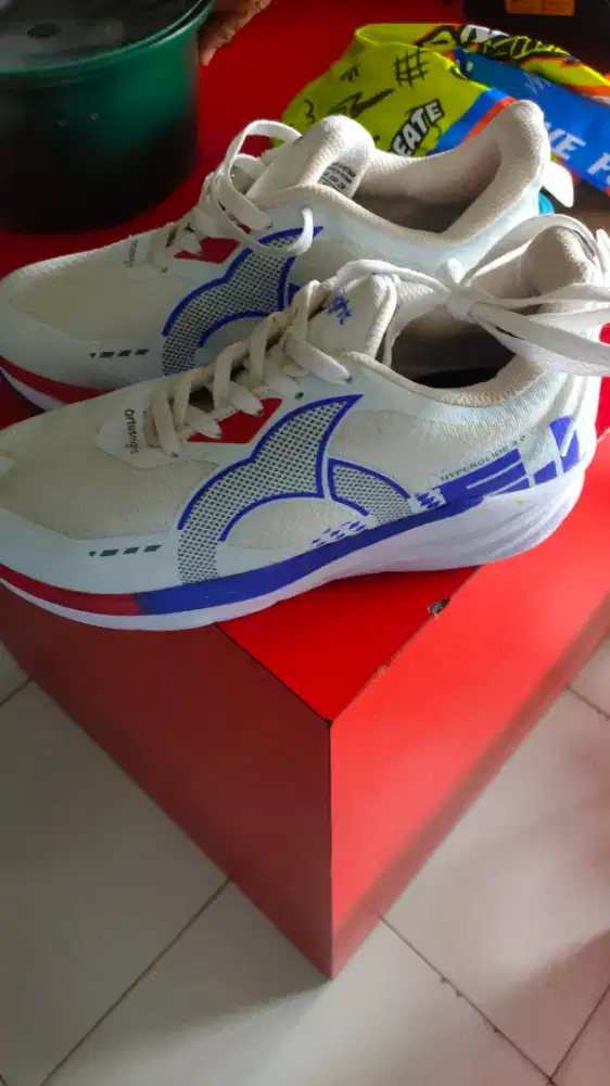 Sepatu running ortuseight