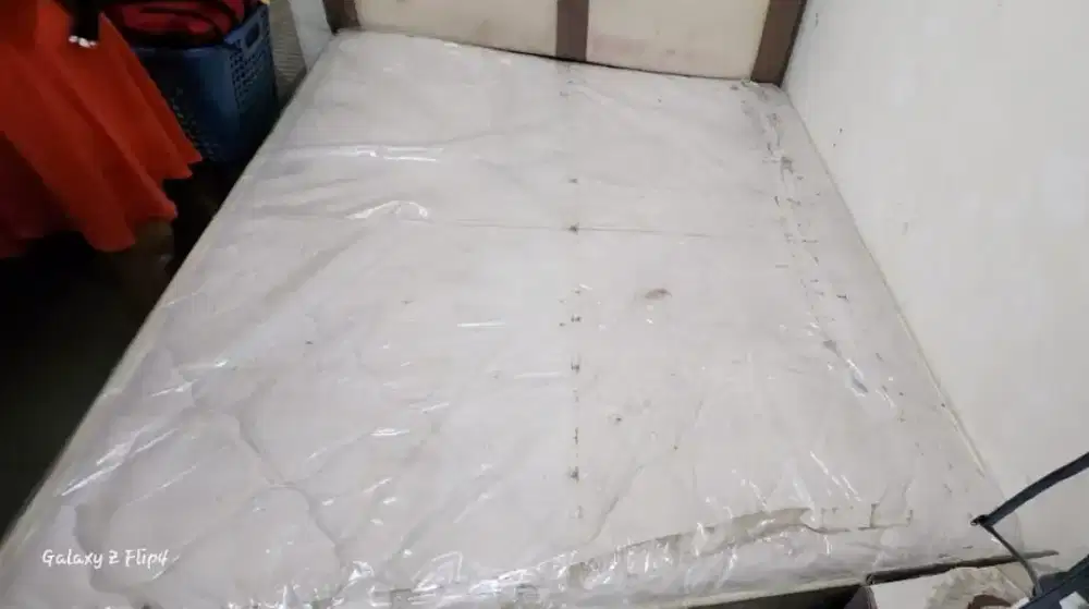 Dipan + kasur ( uniland )