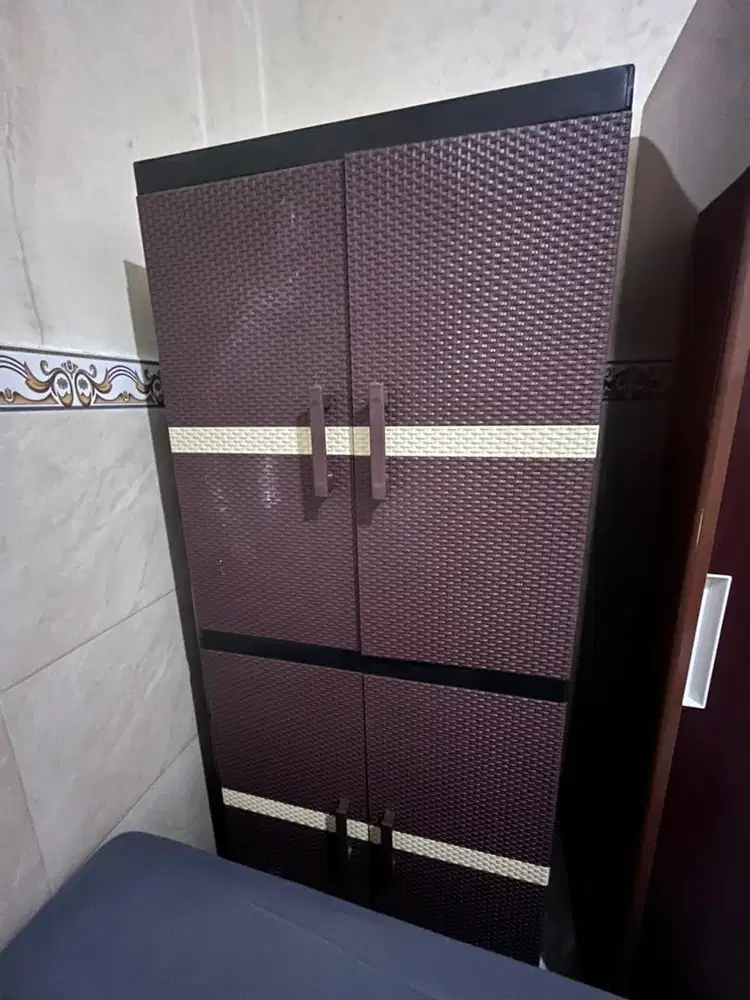 Lemari Plastik Bekas Warna Coklat