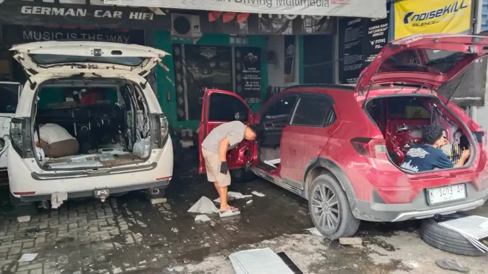 Dicari Teknisi Bongkar pasang Interior dan Audio Mobil