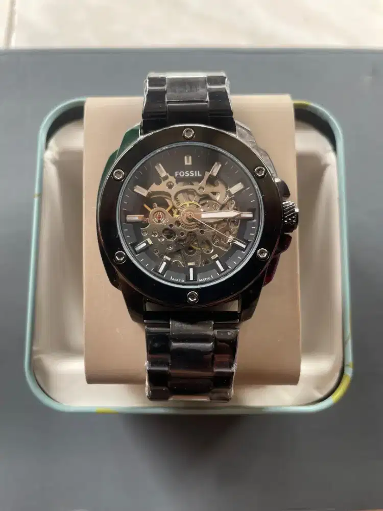 Jam Tangan Rantai Pria merek Fossil Warna Hitam