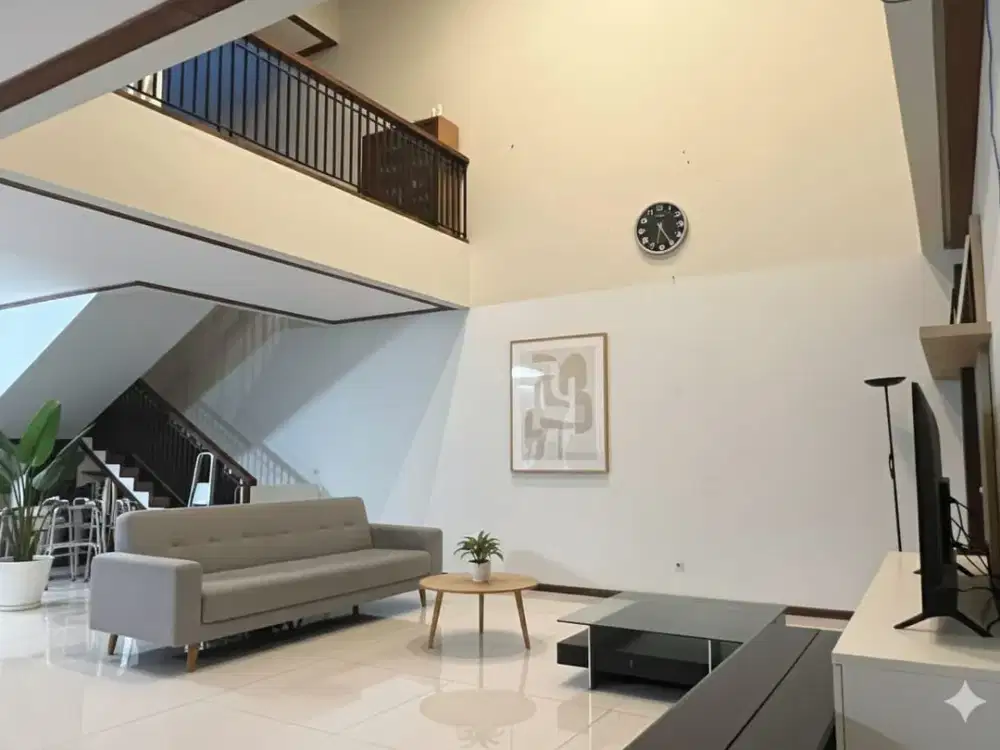 Rumah Minimalis  Bandung Utara Komplex Setra Duta Bangunan 3 lantai