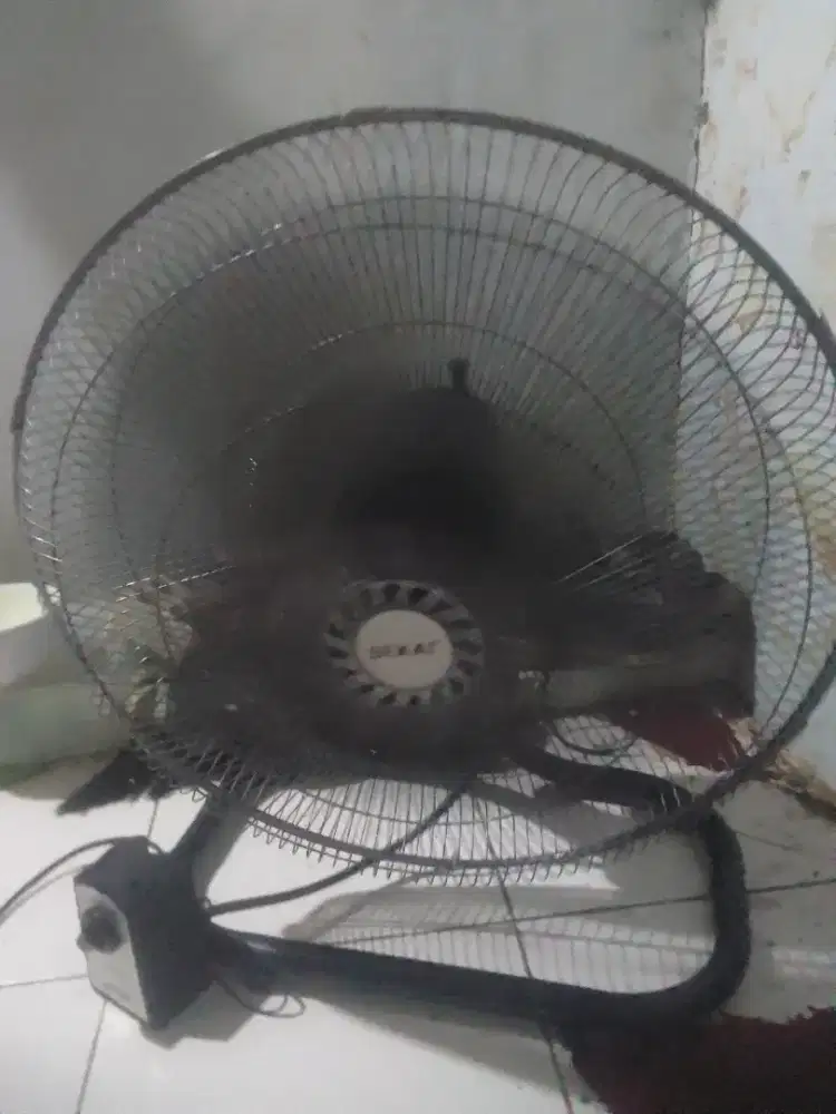 Kipas angin duduk besi