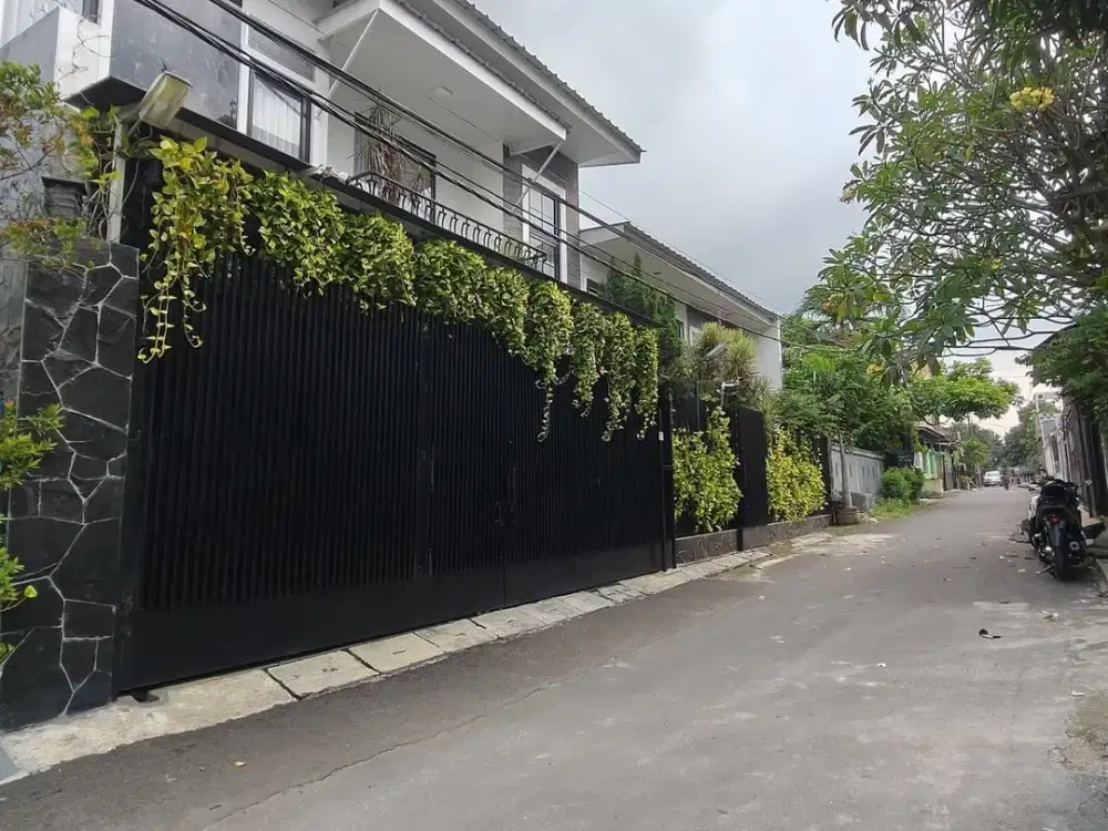 Rumah Second Design Modern Tropis di Bambu Apus Cipayung Jakarta Timur