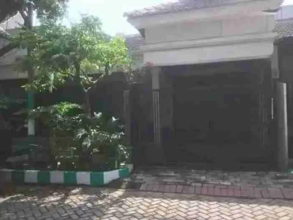 Rumah Bangunan Lama Butuh Renov masih Huni di Perum Wiguna, Rungkut, Sby Timur
