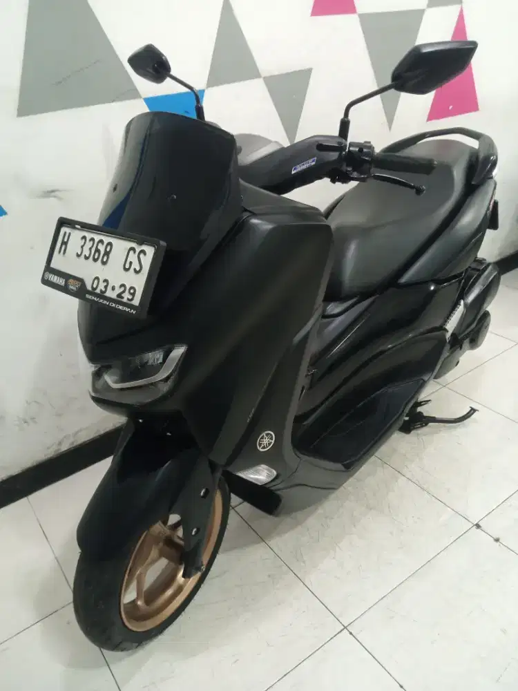 Yamaha N max 2024 Hitam