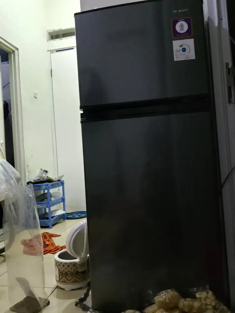 Kulkas 2 pintu Sharp 172 liter