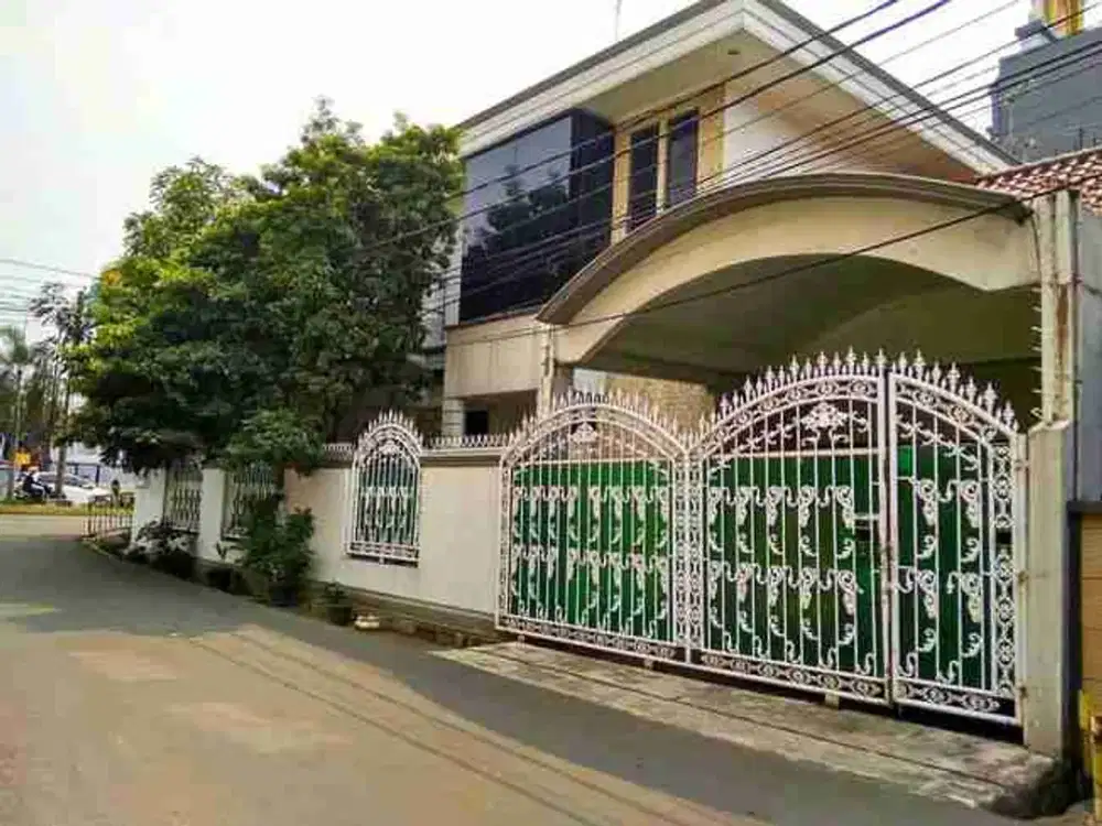 rumah strategis jl boulevard grand galaxy