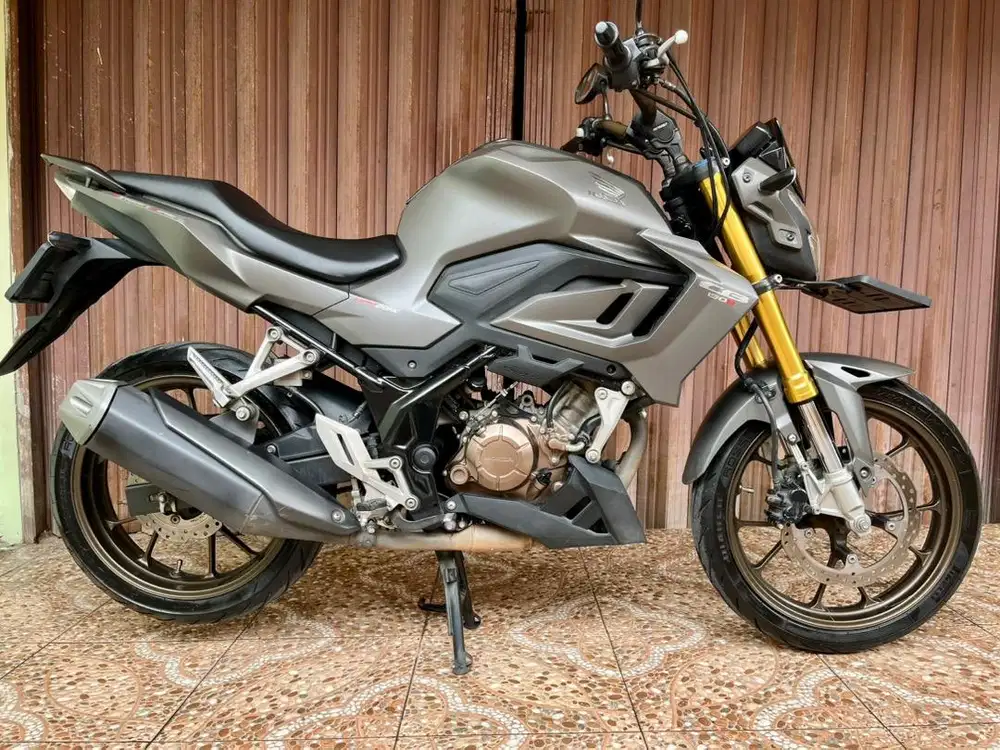 Honda CB150R 2021 Armored Matte Grey SE – Kondisi Original & Terawat