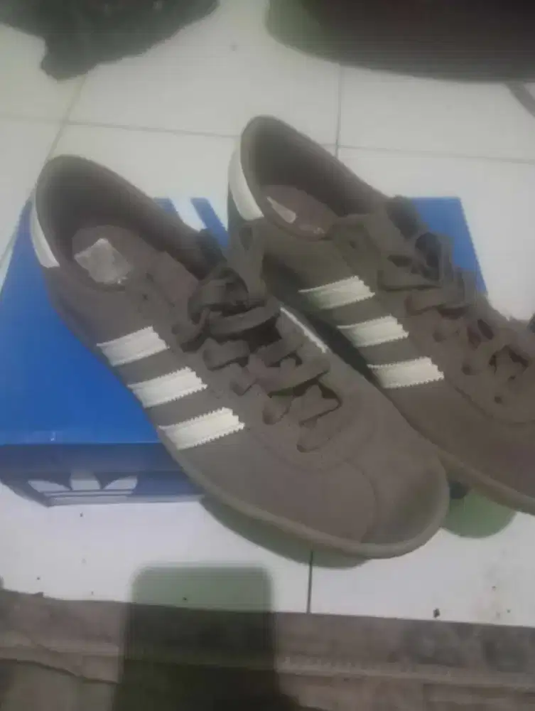 Sepatu bekas Adidas stadt original