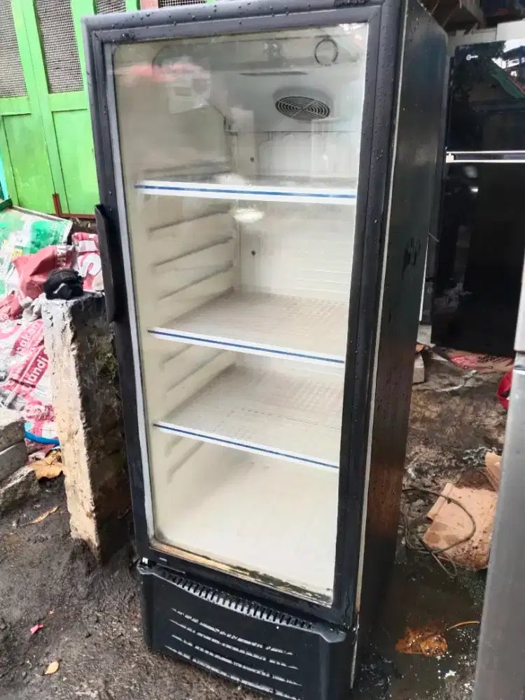 Showcase sharp kondisi normal dingin orisinil