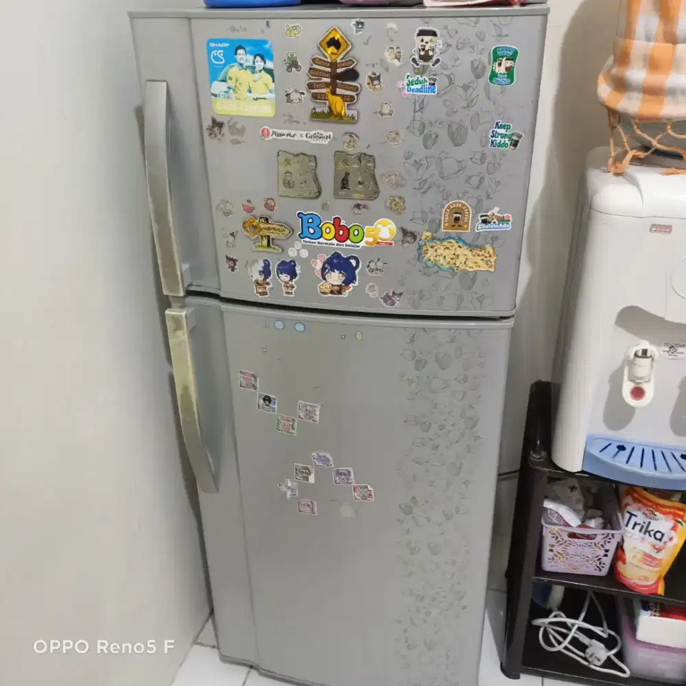 Di jual Cepat Kulkas Sharp 2 Pintu