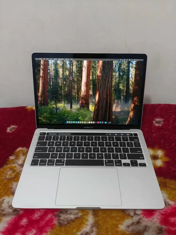 Macbook pro 13 inch 2020 i5 16gb/256gb