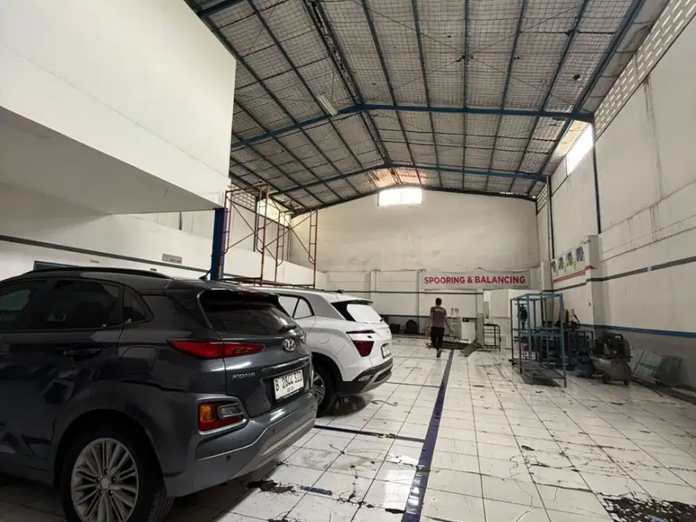 Showroom dan Bengkel Siap Pakai di Soekarno Hatta