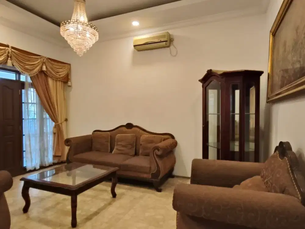 Disewakan Rumah Mewah 1 Lantai di Duren Sawit Jakarta Timur