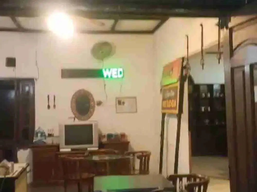 Disewakan rumah atau tanah cocok buat usaha lokasi sangat strategis